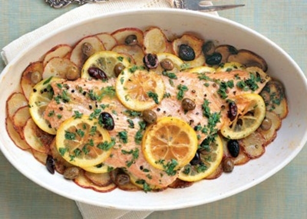 Идея вкусного обеда: картофельная запеканка с лососем