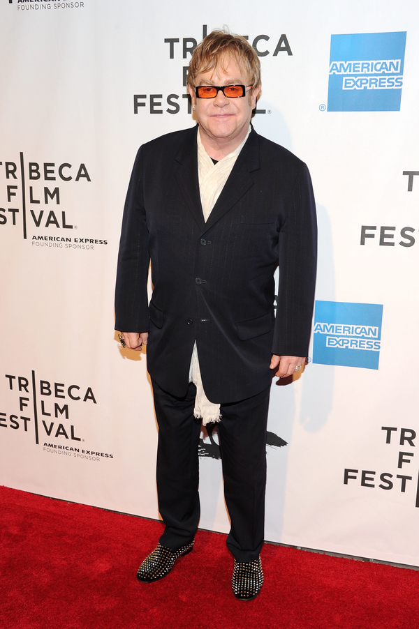 Концерт Элтона Джона в Украине перенесли