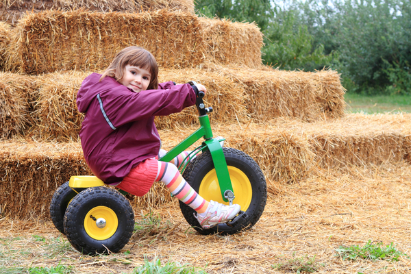 Учим ребенка кататься на велосипеде