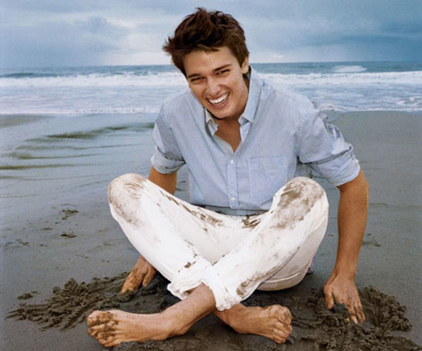 Сын Шварценеггера обнажил торс