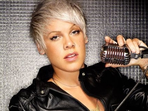 Пинк приобщает маленькую дочь к шопингу