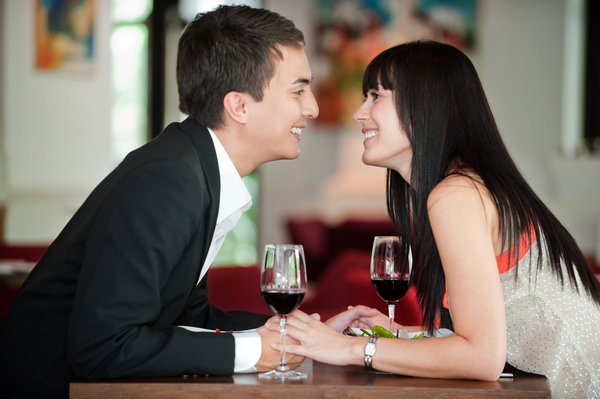 Половина мужчин влюбляются на первом свидании