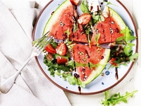 Салат из арбуза: ТОП-3 актуальных рецепта