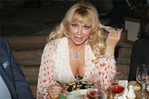 Маша Распутина заменит Лолиту