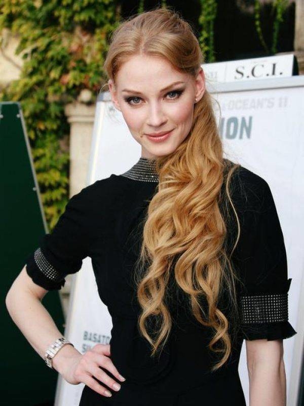 Светлана Ходченкова вывела родителей в свет