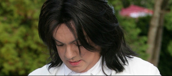 Филипп Киркоров уронил свою фанатку