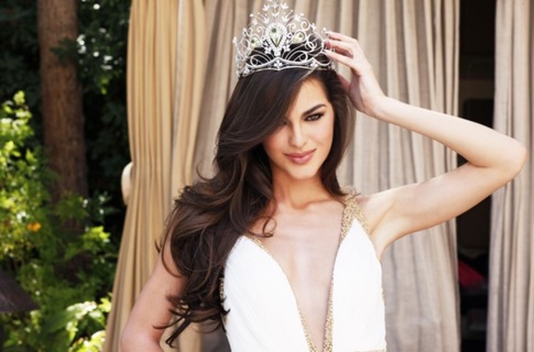 Олеся Стефанко увезла на конкурс Мисс Вселенная 25 платьев