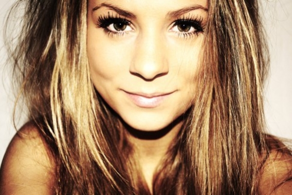 Как приклеить искусственные ресницы