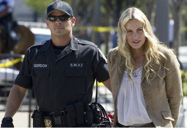 Актрису Дэрил Ханну арестовали за участие в митинге