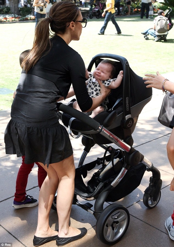 Виктория Бекхэм и ее дочь: Первый шопинг