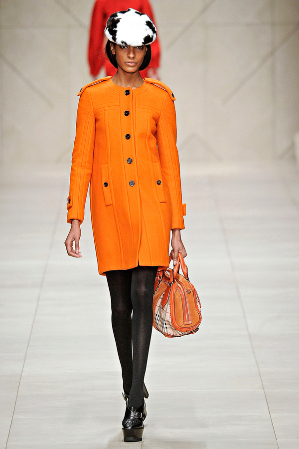 Три модных способа носить оранжевый цвет