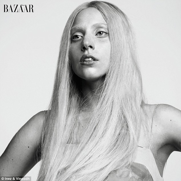 Lady Gaga без макияжа на обложке модного журнала Harper's Bazaar
