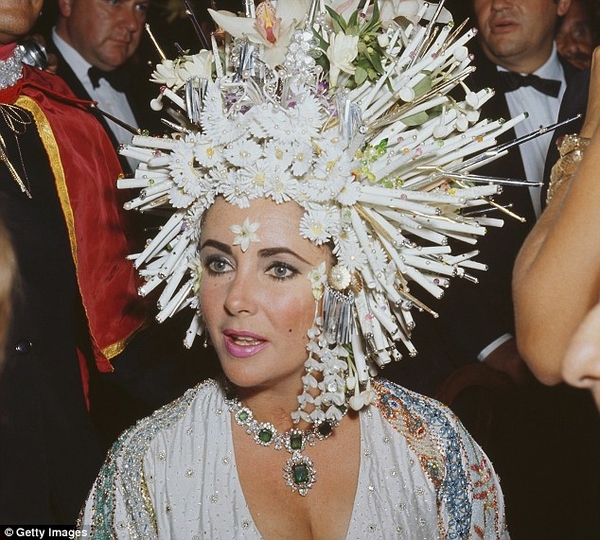 Коллекция украшений Элизабет Тейлор уйдет с молотка