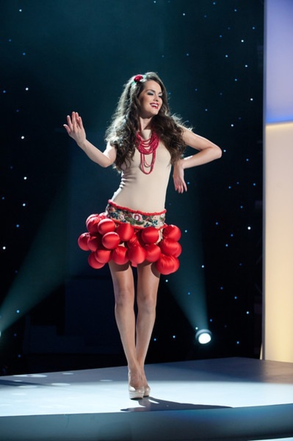 Олеся Стефанко показала переделанный костюм Червона калина