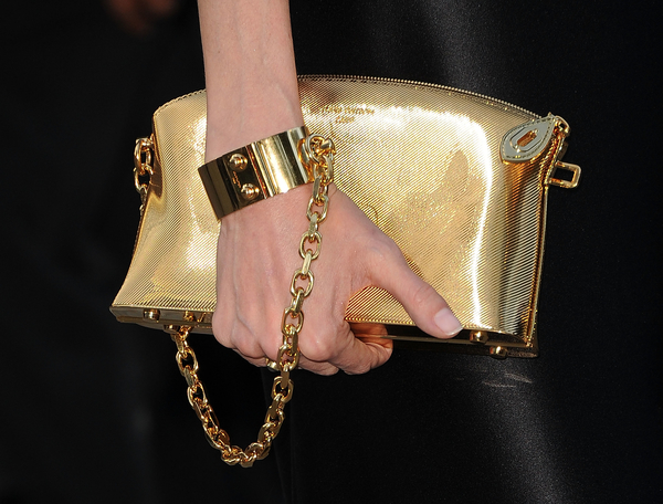 Анджелина Джоли  выбирает необычные аксессуары