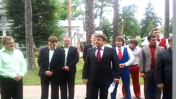 Команда КВН сделала ролик-пародию на танец Медведева