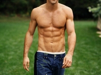 Body Battle: Жан-Клод Ван Дамм против Райана Рейнольдса