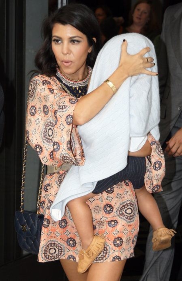 Кортни Кардашян отвела сына к пластическому хирургу