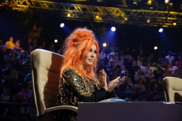 Ирина Билык носит на ногах фаллосы и косит под Эми Уайнхаус