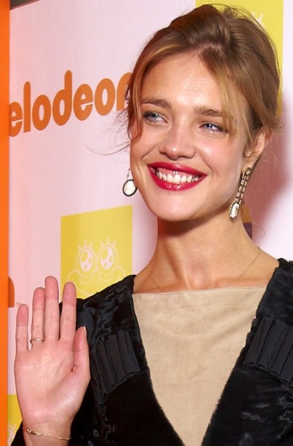 Водянова развелась, но продолжает носить обручальное кольцо