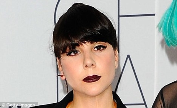 Lady Gaga готовит младшую сестру к звездной жизни