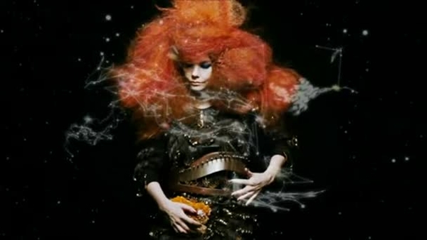 У Бьорк вышел клип под названием Moon