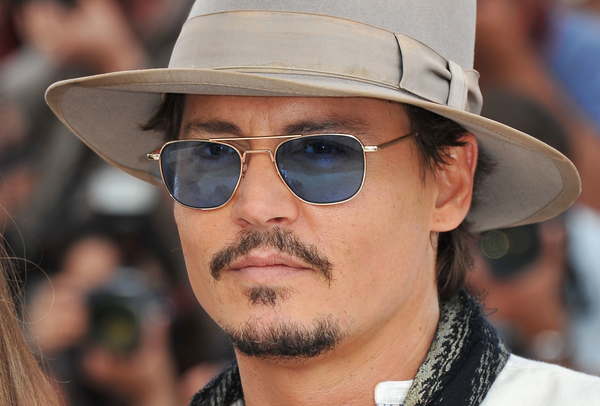 Скандал: Джонни Депп сравнил фотосессии с изнасилованием