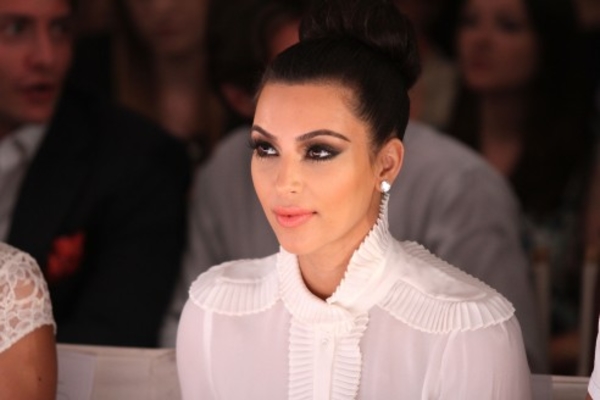 Ким Кардашян показала обложку своей книги