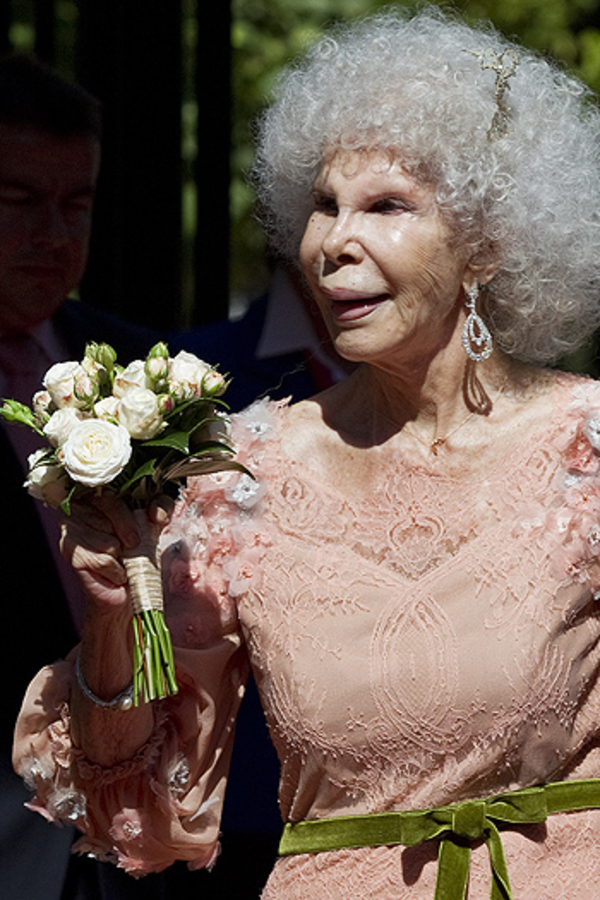 85-летняя герцогиня Альба связала себя узами брака