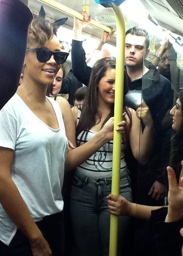 Певица Рианна приехала на свой концерт на метро
