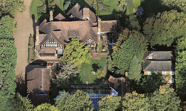 Семья Джоли-Питтов живут как короли