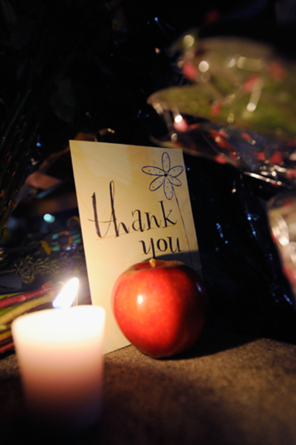 Стива Джобса тайно похоронили