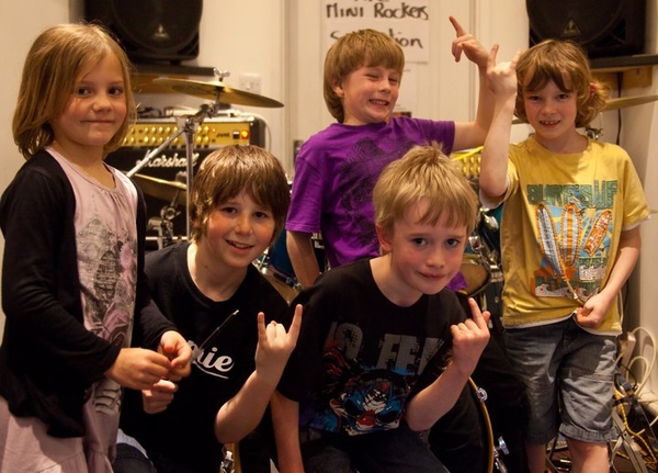 Дети перепели Металлику (видео)