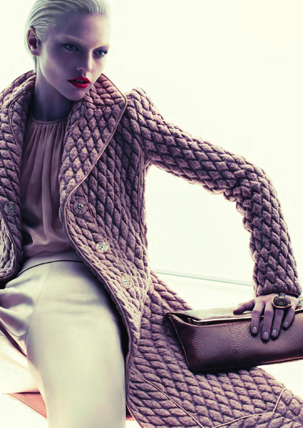 Саша Пивоварова в рекламном ролике Giorgio Armani