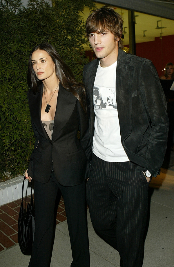 Деми Мур все-таки разводится с Эштоном Катчером