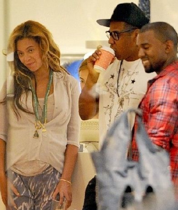 Беременная Бейонсе перестала делать макияж