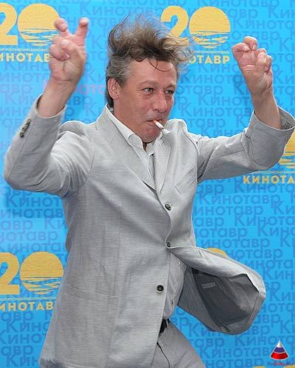 Михаил Ефремов спивается из-за несчастной любви