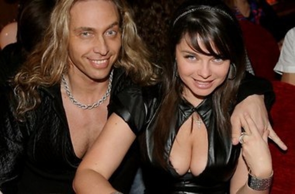 Наташа Королева продает интимную одежду Тарзана