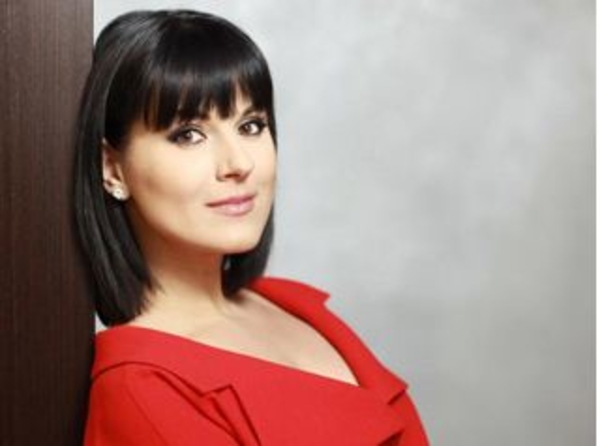 Ефросинина купила жакет за $250, а Герасимьюк – платье за $1000 на 28-й UFW