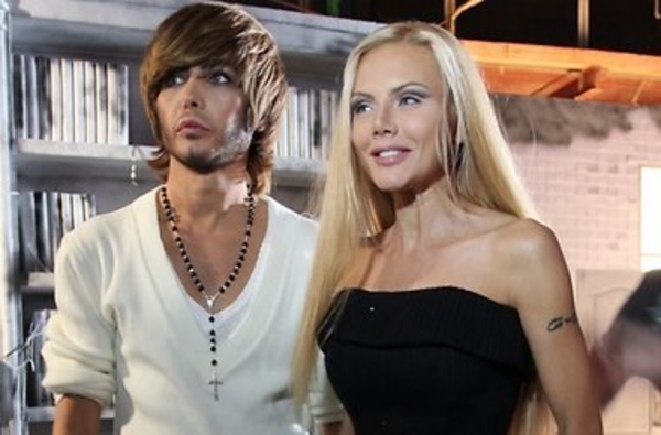 В новом видео Сергей Зверев играет в любовь с Еленой Галицыной