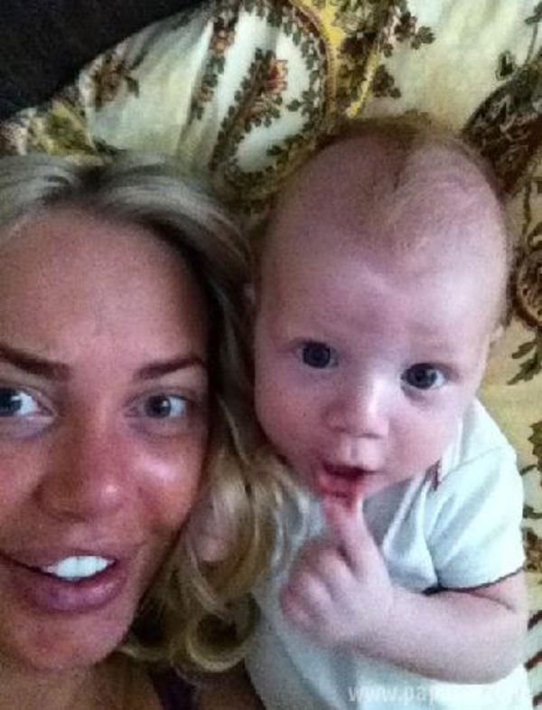 Малиновская выложила в Сеть фото, где она с сыном и без макияжа