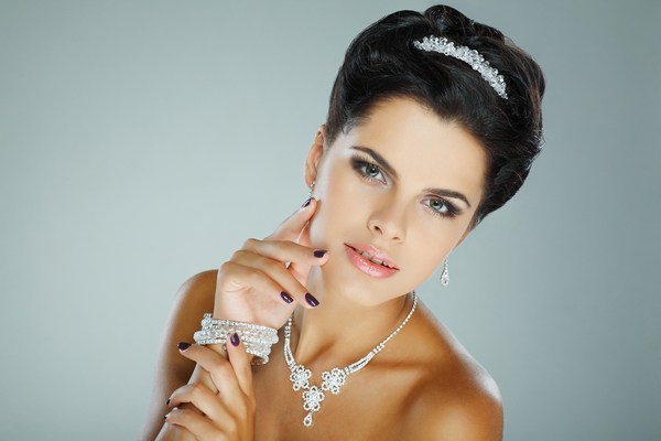 Мужчины берут в жены миниатюрных женщин