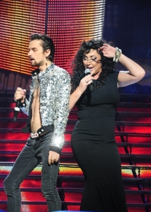 Лолита с группой Quest Pistols устроили жаркие танцы