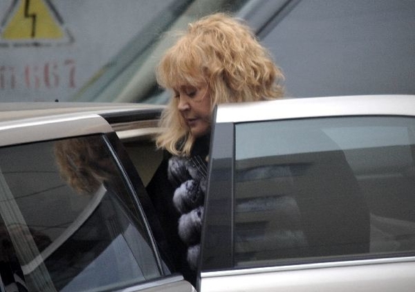 Алла Пугачева вышла в свет без макияжа