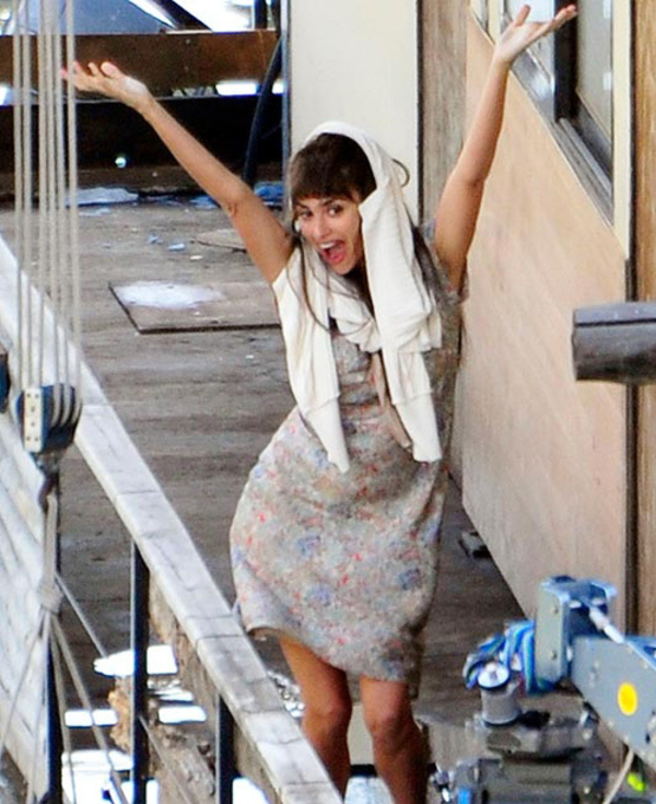 Пенелопа Крус дурачится на съемочной площадке