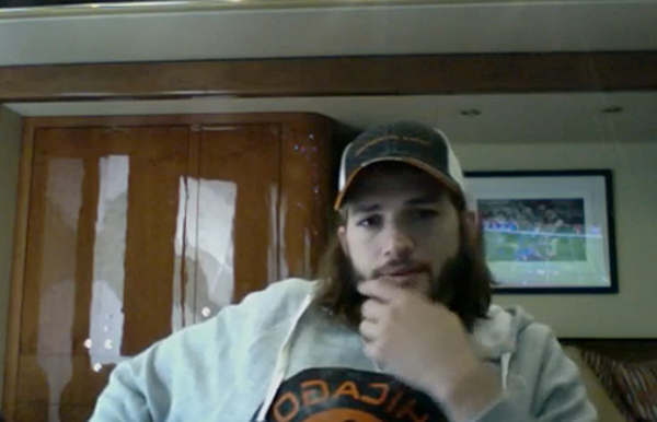 Эштон Катчер записал видеообращение к журналистам