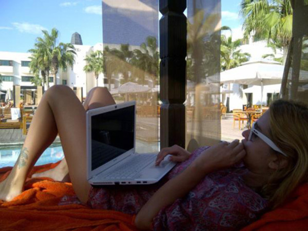 Бородина выкладывает в блог интимные фото