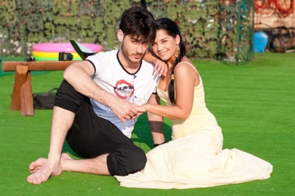 Звезды шоу Дом 2 Тигран Салибеков и Юля Колесниченко скоро поженятся