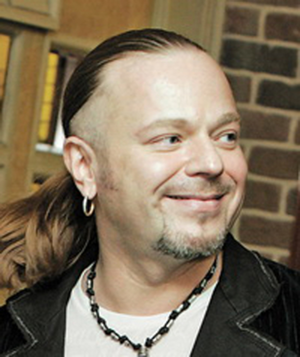 Владимир Пресняков: Ревность жены заглушаю поцелуями