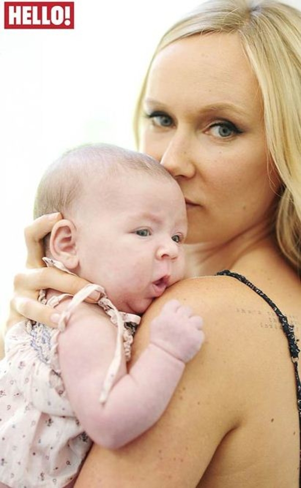 Актриса Кимберли Стюарт показала новорожденную дочь